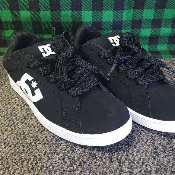 DC Gaveler Suede Skate Shoes – Matte Black (Men’s US 8.5M) – Brand New - Picture 1 of 12